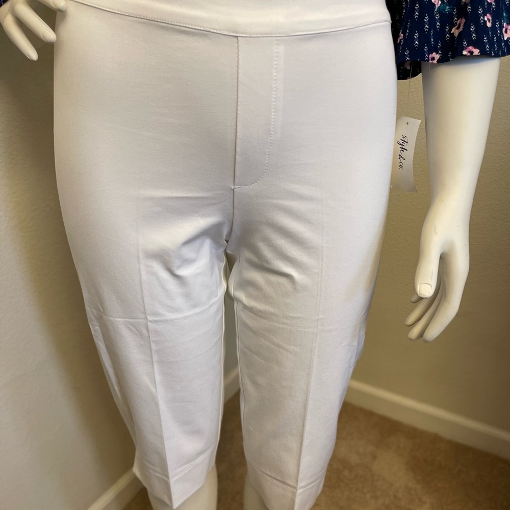White crop pants